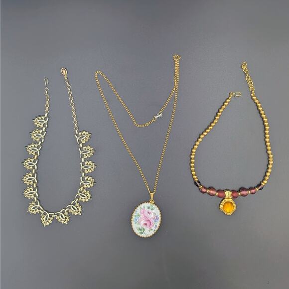 "Vintage Romantic Meets Retro Red" Jewelry Collection – 12 Pieces - Picture 7 of 15